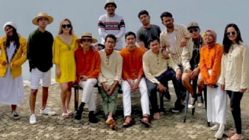 Tiga belas influencer travelers yang mengunjungi sejumlah destinasi utama di Sulawesi Selatan. (Foto: Istimewa) 