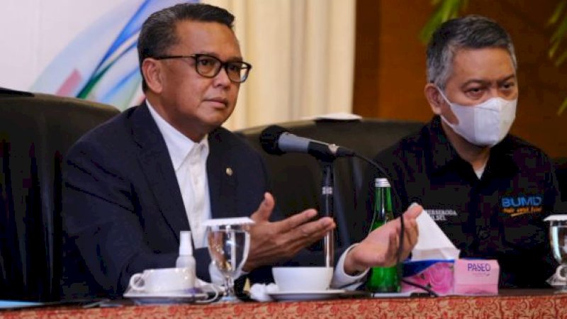 Gubernur Sulsel, Nurdin Abdullah (kiri), saat RUPS PT. Perseroda Sulsel, di Hotel Claro Makassar, Kamis (26/11/2020).