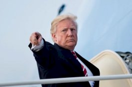 Air Force One Hampir Tertabrak Drone, Donald Trump Ada di Pesawat