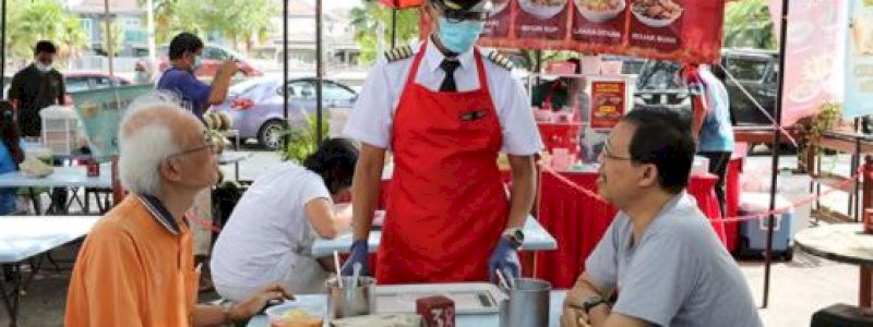 Kisah Pilot Korban PHK yang Kini Jualan Mi