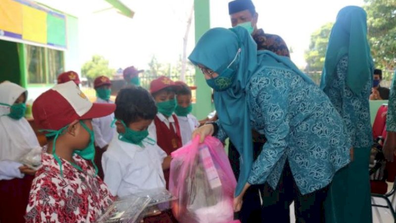 Dinas Ketahanan Pangan Bantaeng bekerja sama dengan Tim Penggerak PKK menggelar kegiatan penanganan daerah rawan pangan melalui program makan sistem beragam, bergizi, seimbang dan, aman (B2SA).