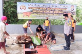 Polres Wajo Bagikan 700 Paket Daging untuk Kaum Duafa dan Anak Yatim