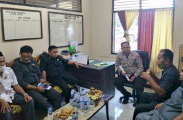 2 Truk Pupuk Bersubsidi Diamankan, 9 Anggota DPRD Jeneponto Datangi Polsek Kelara