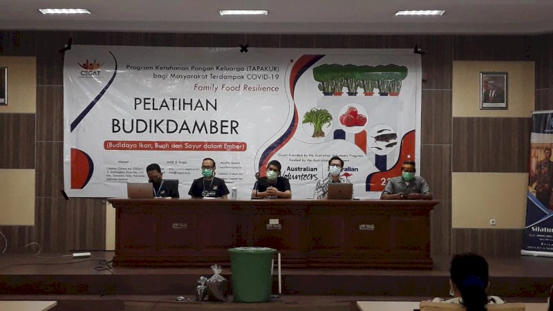 Jaga Ketahanan Pangan, CEGAT Gelar Pelatihan Budi Daya Ikan dalam Ember