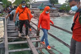 Anir Prihatin Jembatan Dermaga Pulau Pala yang Rusak