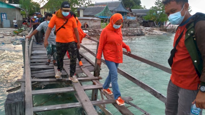Anir Prihatin Jembatan Dermaga Pulau Pala yang Rusak