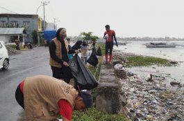 DLH Parepare Apresiasi Sinergitas Elemen Masyarakat Bersihkan Pantai Cempae