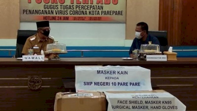 Bantuan diterima oleh Wakil Direktur Bidang Pelayanan RSU Andi Makkasau, Ibrahim Kasim, di Gedung Barugae, rumah jabatan Wali Kota Parepare, Selasa (4/7/2020).