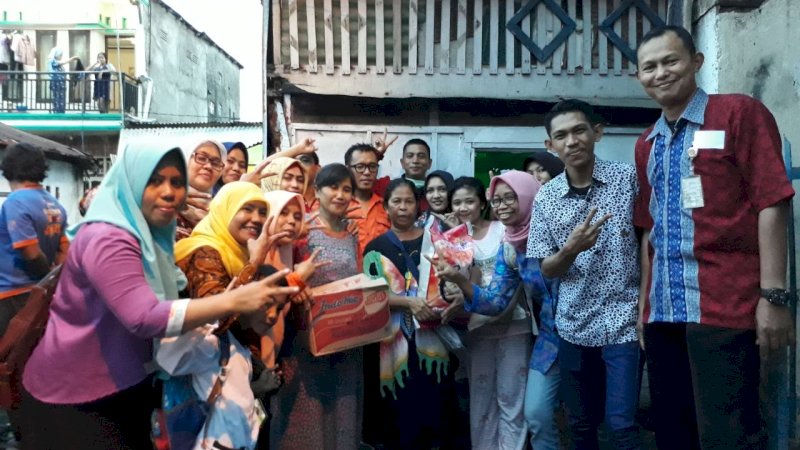 Relawan Pendidikan Bantu Korban Kebakaran Jalan Kandea
