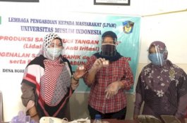 LPkM UMI Kenalkan Sabun Organik Berbahan Kopi kepada Emak-Emak di Gowa