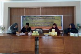 Dosen Farmasi UMI Latih Ibu-Ibu Desa Pucak Buat Herbal Pencegah Corona