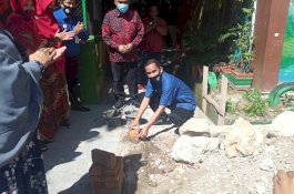 Ketua DPRD Makassar Didaulat Peletakan Batu Pertama Pembangunan Panggung Seni dan Budaya SD Mangkura