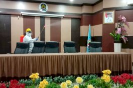 Ruang Kerja Bupati Jeneponto Disemprot Disinfektan