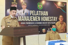 Warga Palopo Dibekali Ilmu Manajemen Homestay