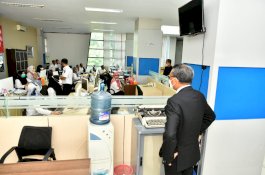 Sidak di PMPTSP,  Nurdin Abdullah Mencak-mencak Dapati Kursi Pelayanan Kosong