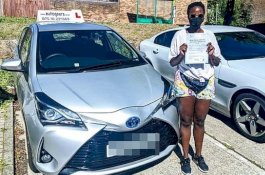 Wanita Ini Akhirnya Lulus Ujian SIM Setelah 12 Tahun Ikut Tes