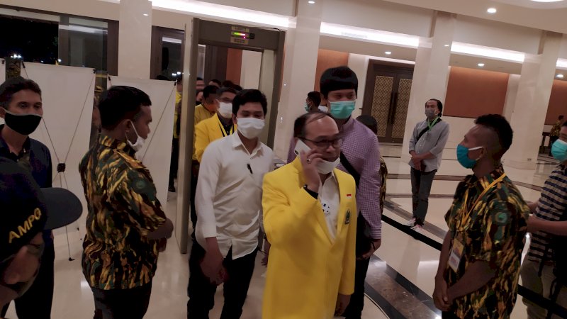 Supriansa Masuk Ruangan Musda Golkar Sulsel Bareng Sejumlah Ketua DPD II