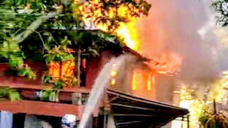 Diduga Akibat Korsleting Listrik, Tiga Rumah Ludes Terbakar