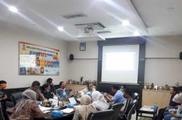 Dinas PU Makassar Rapat Persiapan Pemeliharaan Sarana Air Bersih  RAKYATKU.COM,MAKASSAR-Dinas Pekerjaan Umum (PU) Kota Makassar menggelar rapat persiapan kegiatan pemeliharaan sarana dan prasarana air bersih (hibah).  Kabid Prasarana PU Kota Makassar Zuhaelsi Zubir menjelaskan bahwa kegiatan ini ber