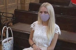 Demi Uang Asuransi, Perempuan Cantik Ini Gergaji Tangannya Sendiri