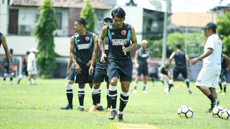 Para penggawa PSM Makassar melahap porsi latihan pada pemusatan latihan di Bali. Foto: Tim Media PSM Makassar.