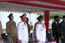 Momen Upacara Penurunan Bendera Merah Putih di Palopo 